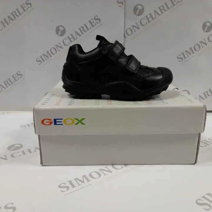 J0424A BLACK SCHOOL SHOES UK SIZE 7.5 4407272Simon Charles Auctioneers