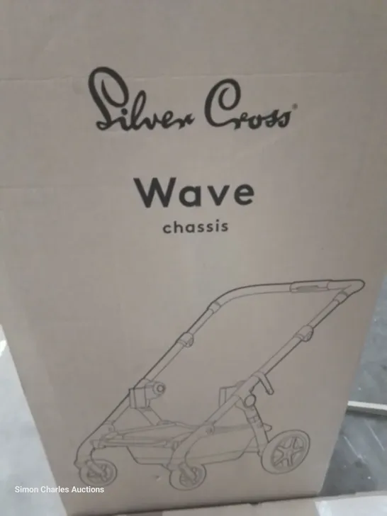 BOXED SILVER CROSS WAVE ONYX CHASSIS & STROLLER SEAT/CARRYCOT (2 BOXES)