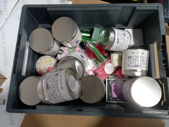 BOX OF APPROX 30 ASSORTED ITEMS TO INCLUDE - CANDLES, WAX MELTS ETC