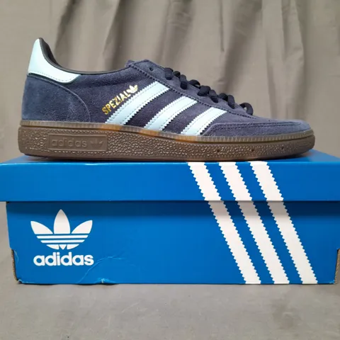 BOXED PAIR OF HANDBALL SPEZIAL SHOES IN NAVY/SKY BLUE UK SIZE 6