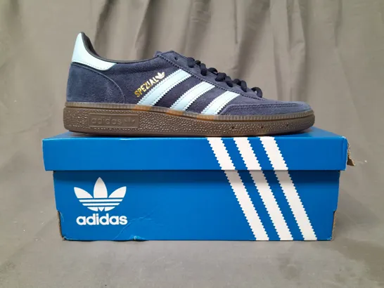 BOXED PAIR OF HANDBALL SPEZIAL SHOES IN NAVY/SKY BLUE UK SIZE 6