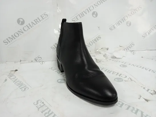 PAIR OF MODA IN PELLE LILITH ANKLE BOOTS BLACK LEATHER SIZE 7