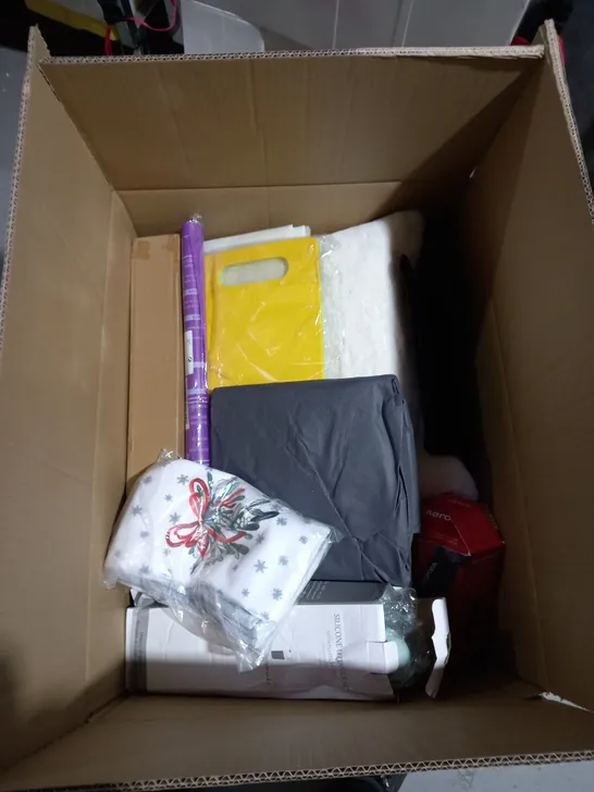 BOX OF ASSORTED HOUSEHOLD ITEMS TO INCLUDE DOG BAG, PILLOW, WALL COAT HANGER, LED CANDLES ETC 