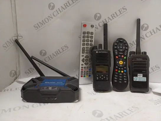 BOX OF APPROX 10 ASSORTED ITEMS TO INCLUDE - MOTOROLA WALKIE TALKIE - VIRGIN MEDIA REMOTE - TELTONIKA NETWORKS ECT