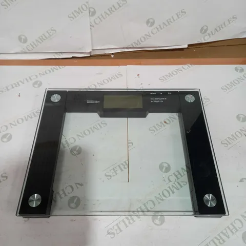 2TECH EXTRA WIDE TALKING SCALE WITH LCD SCREEN