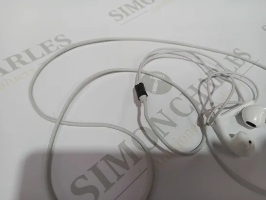 APPLE WIRED HEADPHONES WITH REMOTE AND MIC