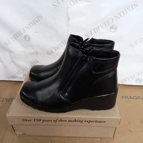 CUSHION WALK WOMENS ANKLE BOOTS SIZE 7