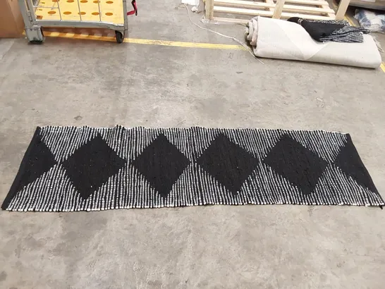 BORNSTEIN HANDWOVEN BLACK/GREY RUG // 60 X 230CM