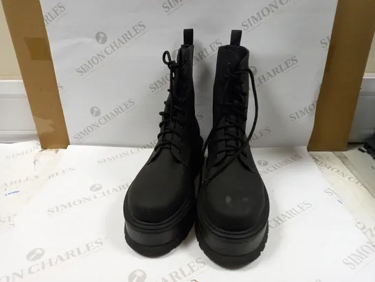 KOI DESIGNER VEGAN FOOTWEAR RAISED LACE UP BOOTS IN BLACK - SIZE 10