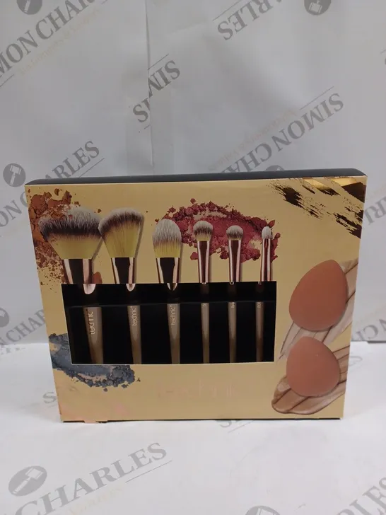 BOXED TECHNIC MAKE-UP BRUSH SET 