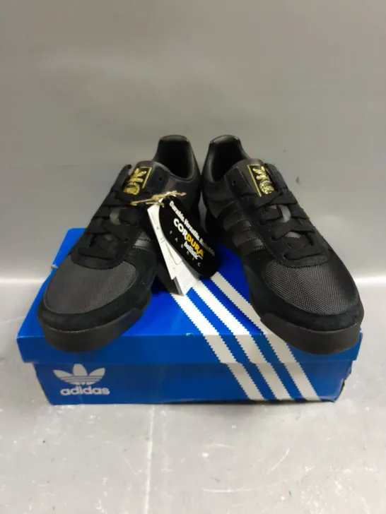 BOXED PAIR OF ADIDAS ORIGINALS TRAINERS IN BLACK - 7