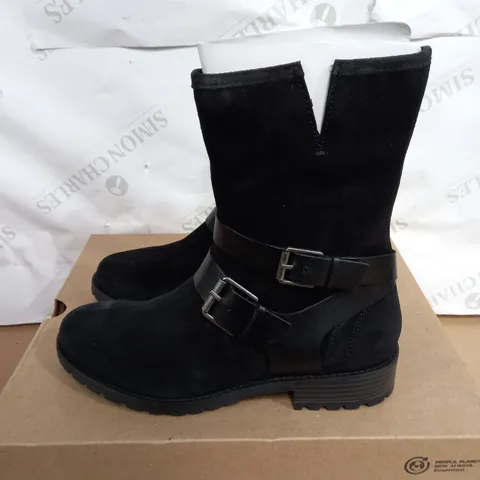 CLARKS CLARKWELL MID BLACK LINED STYLED BOOT SIZE 5