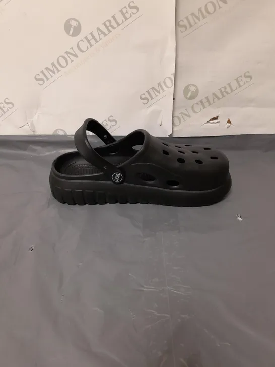 UNBRANDED BLACK CROCS SIZE EU 38/39