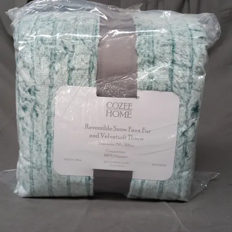 BOXED COZEE HOME FUR AND VELVET THROW IN EMERALD 