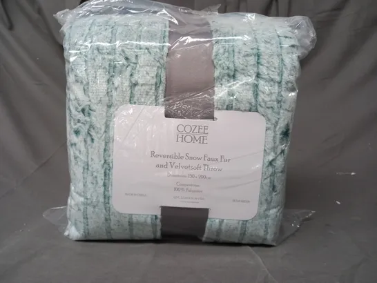 BOXED COZEE HOME FUR AND VELVET THROW IN EMERALD 