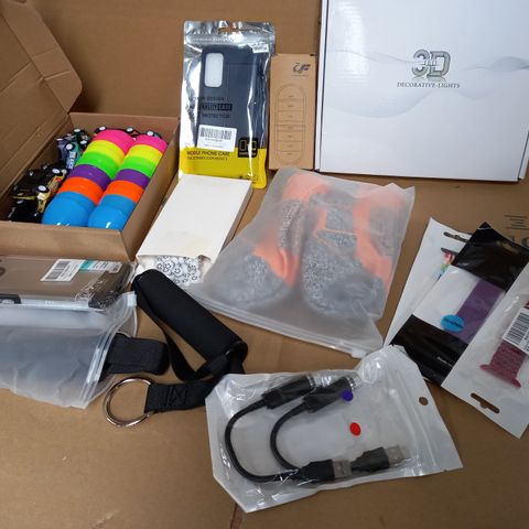 LOT OF APPROX. 10 ITEMS INCLUDING USB LED LIGHTS, PHONE CASES, CHRISTMAS LED DECORATION