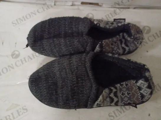 MUK LUKS MENS SLIPPER BLACK MEDIUM