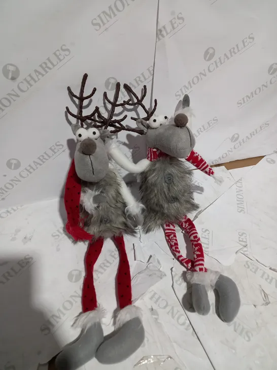 SET OF 2 SITTING DEER RED/GREY RRP £20