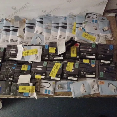 LOT OF APPROX 40 ASSORTED TECH ITEMS TO INCLUDE USB CABLES, ADAPTERS, PHONE CHARGERS ETC