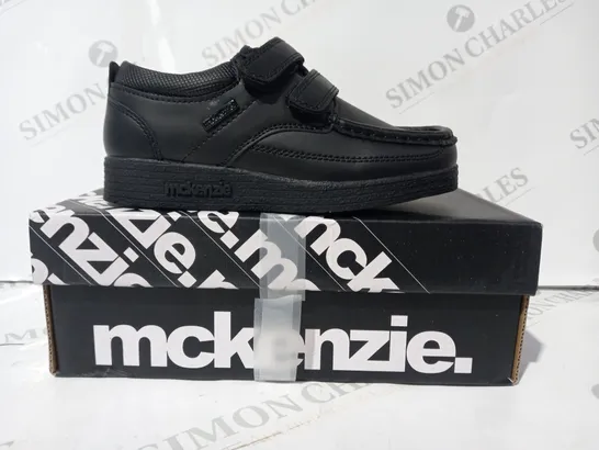 BOXED PAIR OF MCKENZIE MARINO CHILDRENS VELCRO STRAP SHOES IN BLACK SIZE 10