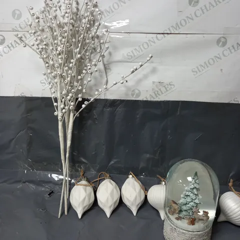 APPROXIMATELY 8 ASSORTED ITEMS TO INCLUDE KELLEY HOPPPEN PORCELAIN BAUBLES, SNOW GLOBES, DECORATIVE STEMS, ETC