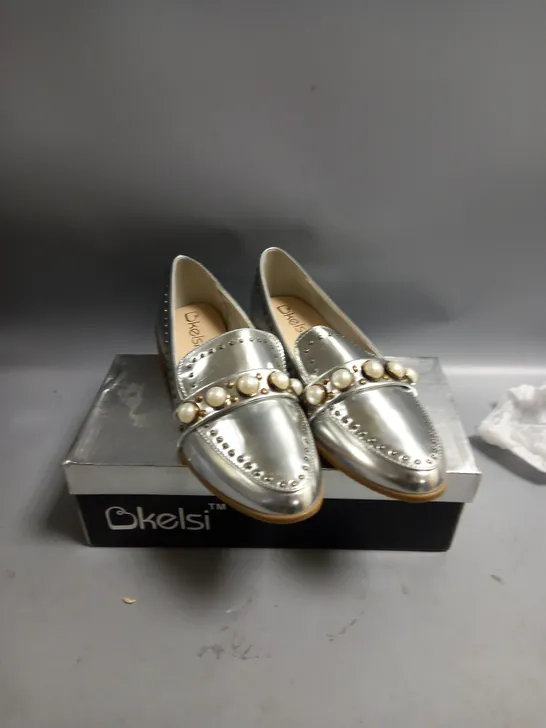 BOXED KELSI LADIES FLAT SHOES SILVER WITH BEADING DETAIL. SIZE 6