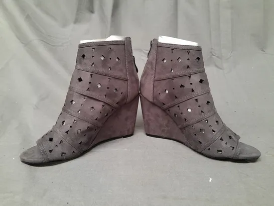 BOXED PAIR OF SPOT ON OPEN TOE WEDGE SHOES IN GREY UK SIZE 3
