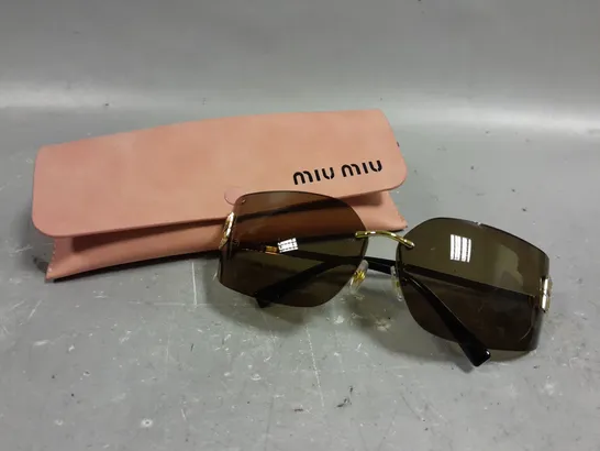 MIU MIU RIMLESS LOGO FRAMED SUNGLASSES