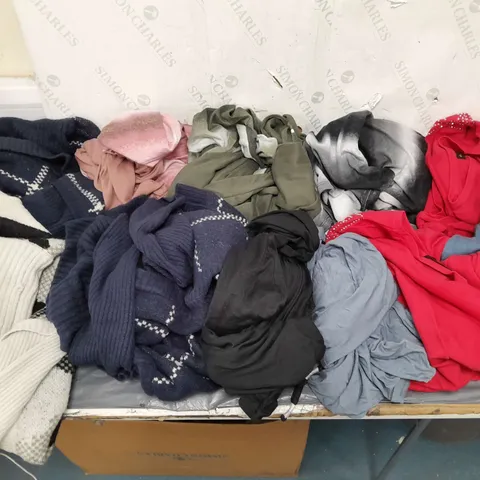 BOX OF APPROXIMATELY 10 ASSORTED CLOTHING ITEMS IN VARIOUS STYLES AND SIZES 