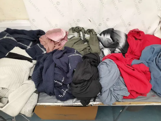 BOX OF APPROXIMATELY 10 ASSORTED CLOTHING ITEMS IN VARIOUS STYLES AND SIZES 