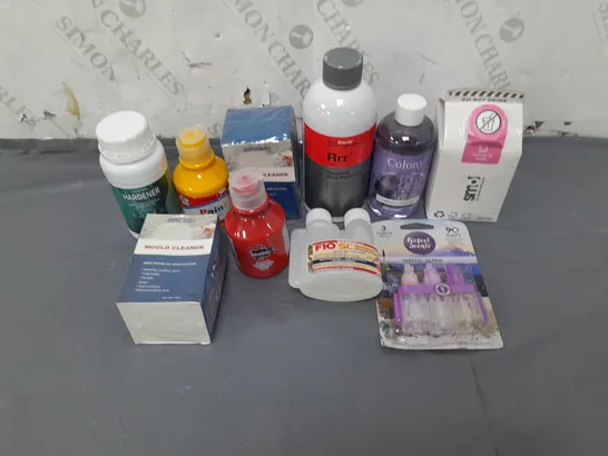 LOT OF APPROXIMATELY 15 LIQUIDS AND HOUSEHOLD ITEMS TO INCLUDE PAINTS, MOULD CLEANER AND RUST REMOVER - COLLECTION ONLY