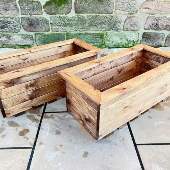 BOXED 2 PIECE LARGE TROUGH SET