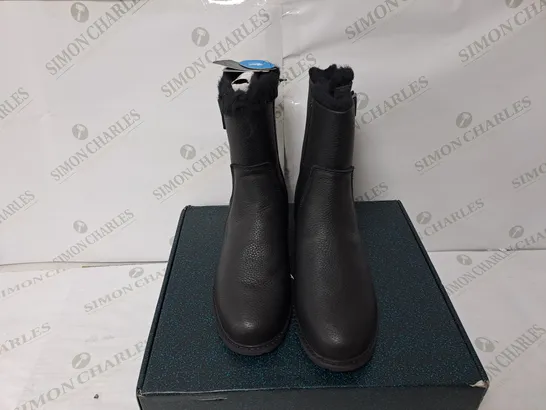 BOXED EMU EXPLOER BYRON BLACK BOOTS SIZE 6