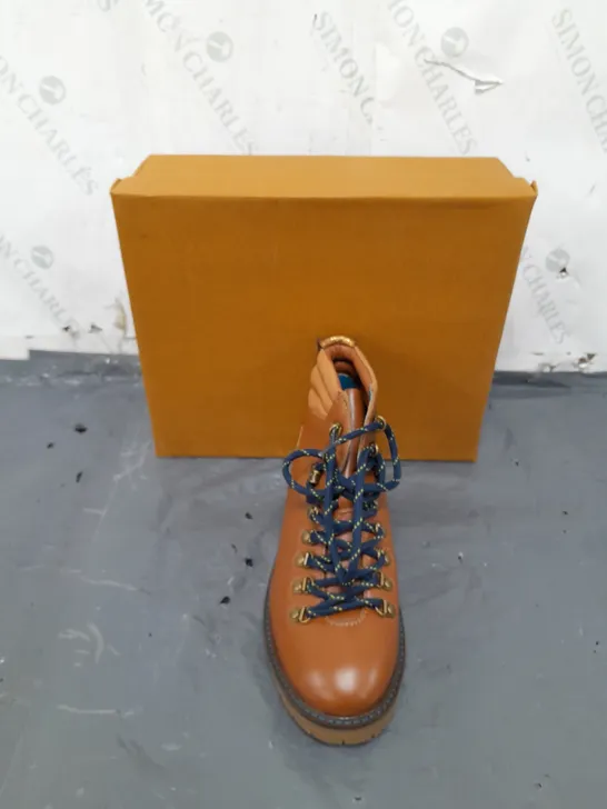 BOXED PAIR OF WHITE STUFF BROWN LEATHER BOOTS SIZE 7