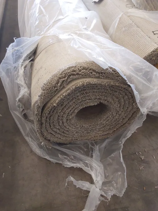 ROLL OF QUALITY ULTIMATE EXPRESSIONS TAUPE CARPET // SIZE: APPROX 5 X 6.3m