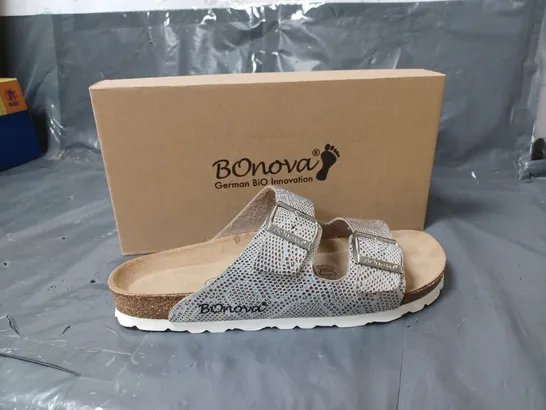 BOXED PAIR OF BONOVA SANDALS WHITE SNAKE SKIN PRINT DESIGN SIZE 7 UK