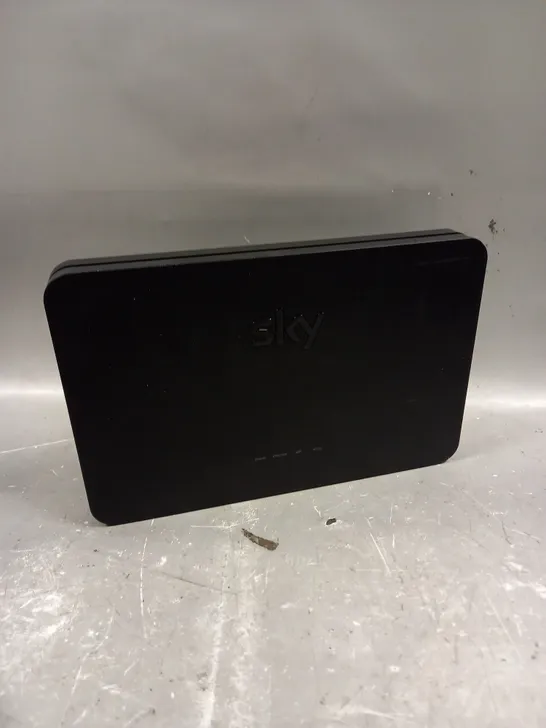 BOXED SKY Q BROADBAND HUB 4 