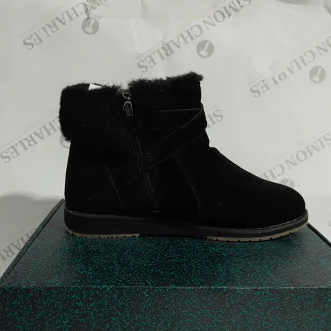 BOXED PAIR OF EMU AUSTRALIA FAUX SUEDE BOOTS IN BLACK - SIZE 7 