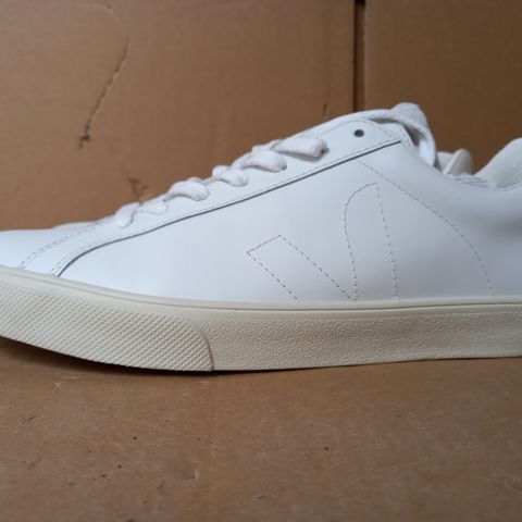 BOXED PAIR OF VEJA TRAINERS (WHITE), SIZE 7 UK