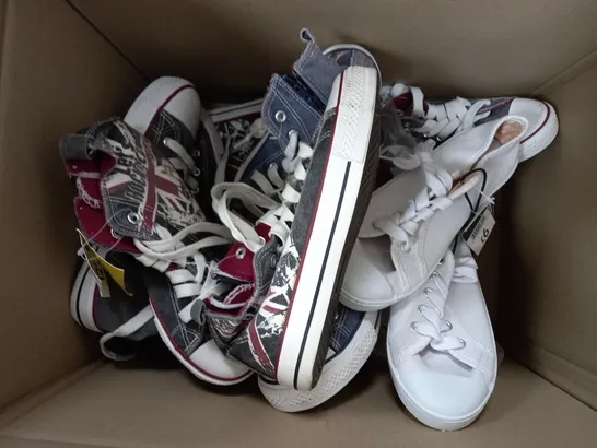 APPROXIMATELY 6 PAIR OF ASSORTED SNEAKERS TO INCLUDE SIZES 4, 4.5  