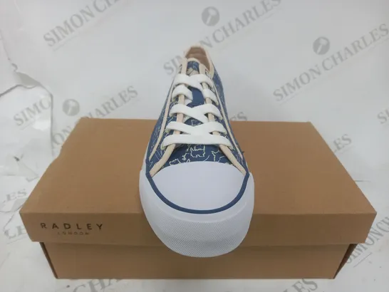 BOXED PAIR OF RADLEY LONDON CANVAS TRAINERS IN CREAM/NAVY UK SIZE 7