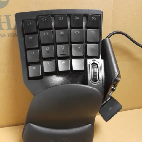 RAZER TARTARUS V2 MECHA-MEMBRANE GAMING KEYPAD 