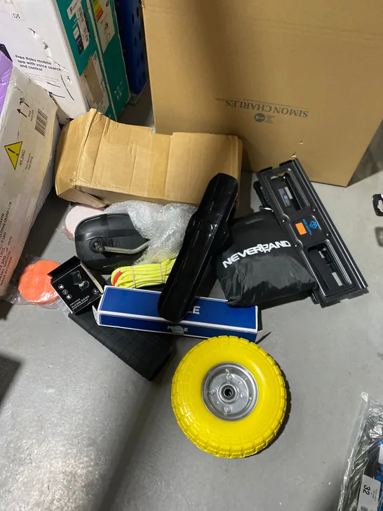 BOX OF ASSORTED ITEMS TO INCLUDE: PAINT CHIP REPAIR SYSTEM, WHEEL, SILICONE SUCKER ETC