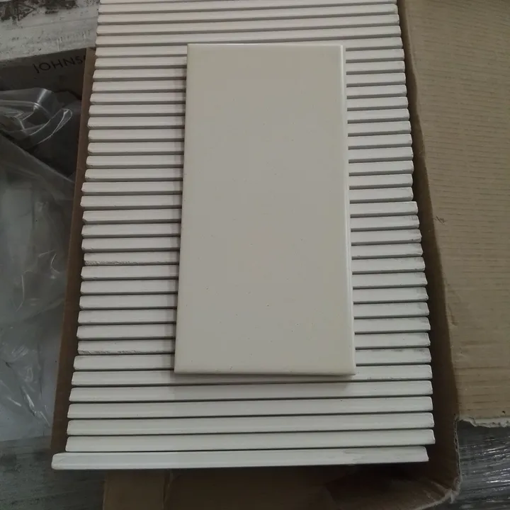 PER PACK // TILE SIZE 197 X 97 X 8mm 4428815Simon Charles Auctioneers