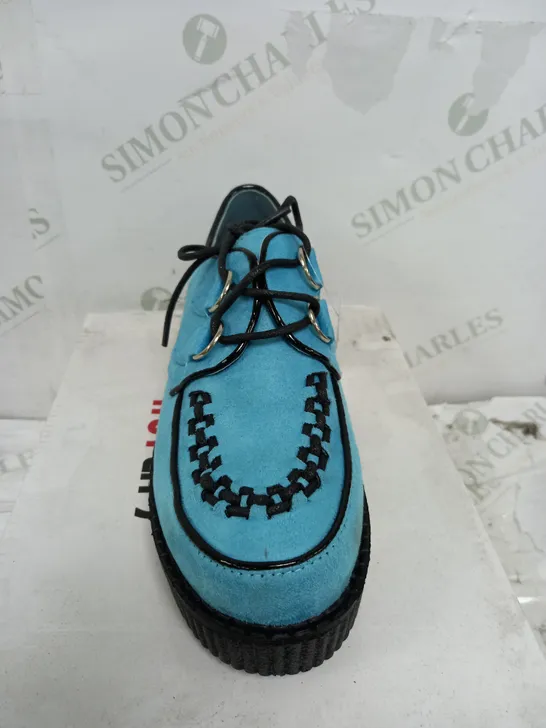 BOXED PAIR OF LIGHT BLUE BLACK PRINT PLATORM SHOE SIZE 4