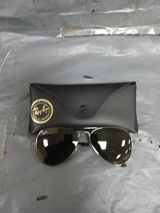 PAIR OF RAY-BAN SUNGLASSES RRP £120