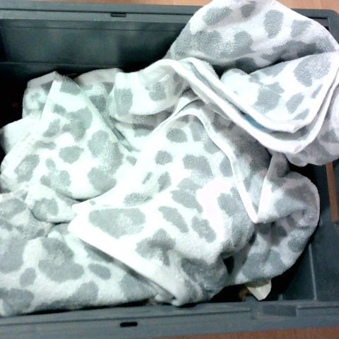 WEAVERIGHT QUICK DRYING TOWEL BALE GREY LEOPARD