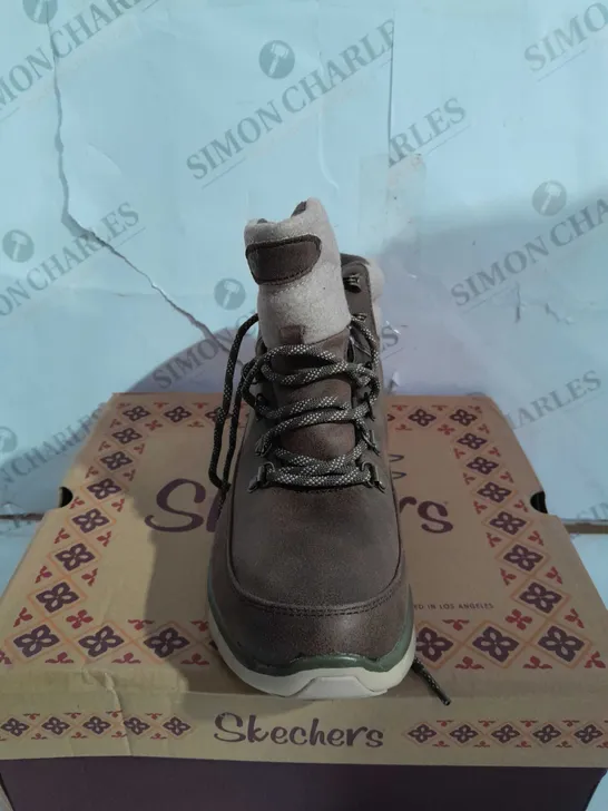 BOXED SKETCHERS WARM BOOTS, BROWN - SIZE 7 