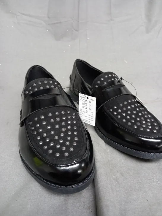 BOX OF APPROXIMATELY 10 PAIRS OF BLACK SHOES WITH SILVER DOTS 