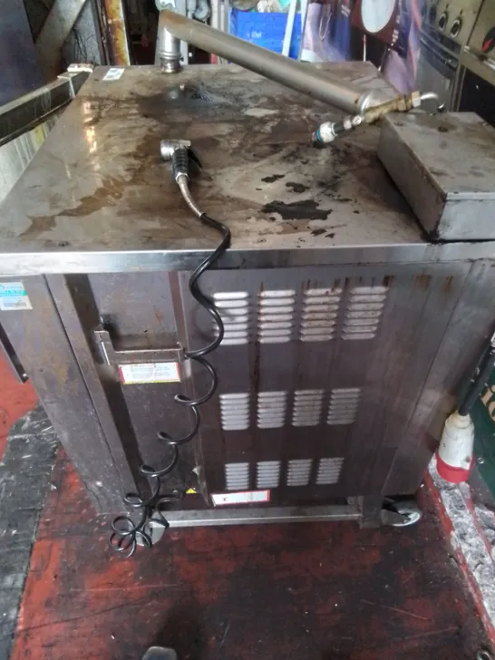 BKI COMMERCIAL SINGLE OVEN